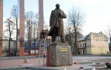 Наруга над пам’ятником Бандері у Львові: як покарали замовницю злочину