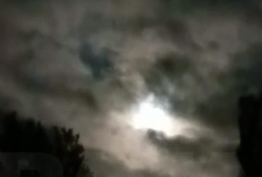 У російському Пскові лунають постріли: місто атакують дрони (відео)