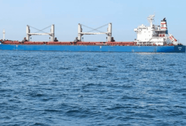 По коридору, несмотря на опасность: из украинского порта вышли еще два иностранных судна