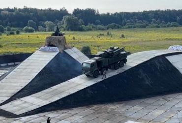 Вокруг Москвы строят стационарные башни ПВО, как делали нацисты (фото)