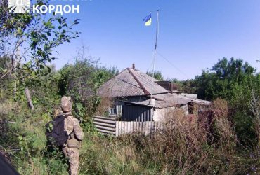 На Харківщині ще в двох прикордонних населених пунктах підняли прапор України (відео)