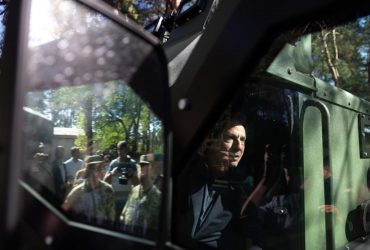 Блінкен відвідував деокуповані території та анонсував допомогу з розмінуванням (фото)