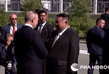 Путін зустрівся з Кім Чен Ином на космодромі і похвалився ракетами (фото, відео)