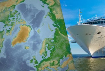 За полярним колом зазнає лиха круїзний лайнер з пасажирами: допомога дуже далеко