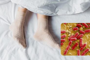 Эксперты по сну говорят, что надевать носки в кровать – это все равно, что спать в туалете