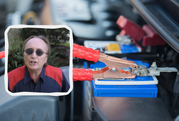 Механик с 55-летним опытом показал простой лайфхак, как самостоятельно завести автомобиль, если сел аккумулятор