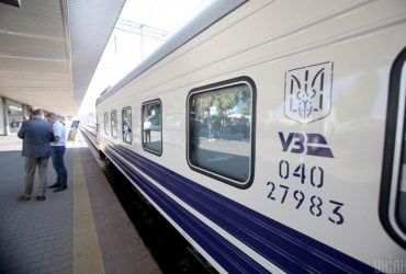 Из-за ударов РФ затруднено движение по железной дороге в трех областях: какие поезда задерживаются