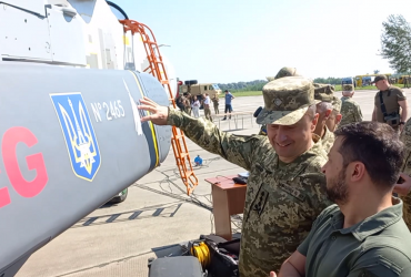 Воздушные силы показали, чем отправили два российских корабля вслед за Москвой (видео)