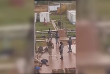 У Росії озброєні люди зі стріляниною захопили нафтове родовище (відео)