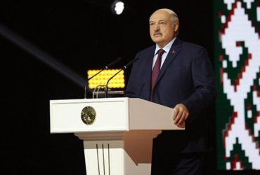 Лукашенко заявив, що кине в бій останню людину-білоруса на честь Дня єдності