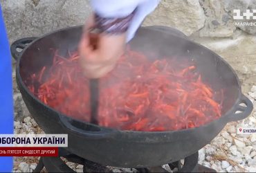 Борщ із чорносливом: на Буковині переселенці з місцевими готували автетичні українські страви
