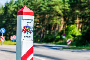 Латвія забороняє в'їзд автомобілів на білоруських номерах