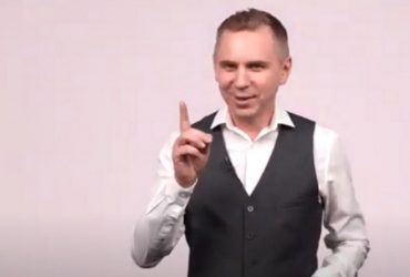 Удар по воротах або по воротам: відомий мовознавець відповів, як правильно (відео)