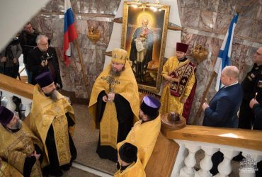 Настоящее чудо: гауляйтер Севастополя придумал крестный ход после уничтожения штаба ЧФ РФ