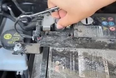 Как за минуту решить распространенную проблему водителей и сэкономить на СТО (видео)