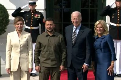 Мужчина на белом коне зашел в дом к возлюбленной (ВИДЕО)