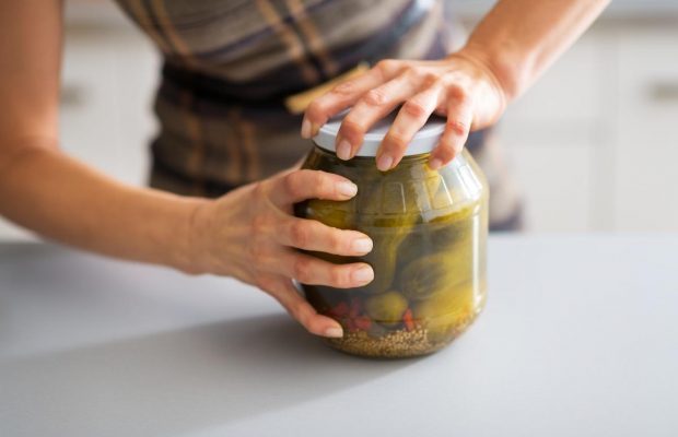 С муками на кухне покончено: как открыть любую банку за 30 секунд