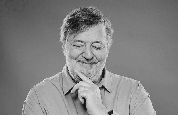 Актор Стівен Фрай поділився, як пережив вибухи в Києві: "Прокинувся о 4:45"