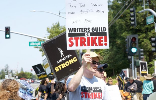 Кина не будет: голливудские актеры не смогли договориться с киностудиями