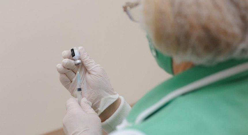 В Минздраве рассказали о ситуации с вакцинацией от гриппа и ковида в новом эпидсезоне