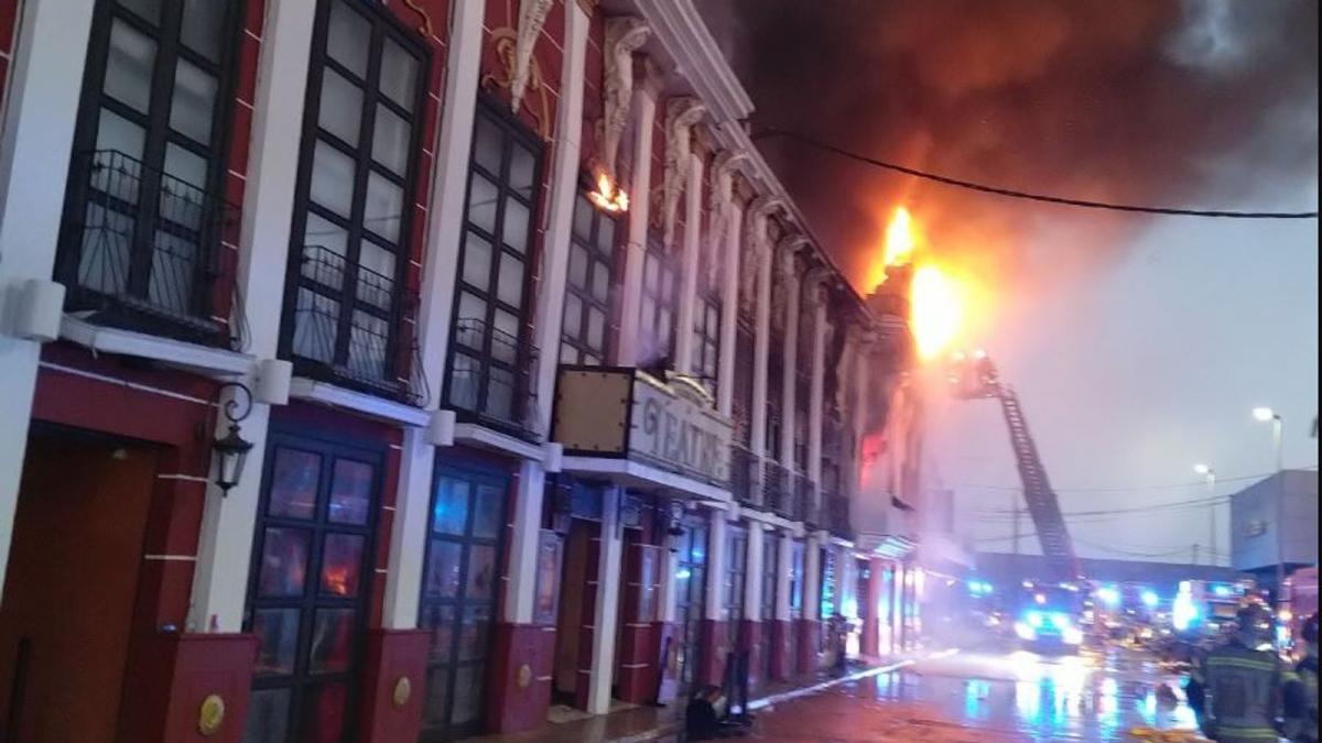 По меньшей мере 13 человек погибли / Фото News.sky.com По меньшей мере 13 человек погибли / Фото News.sky.com