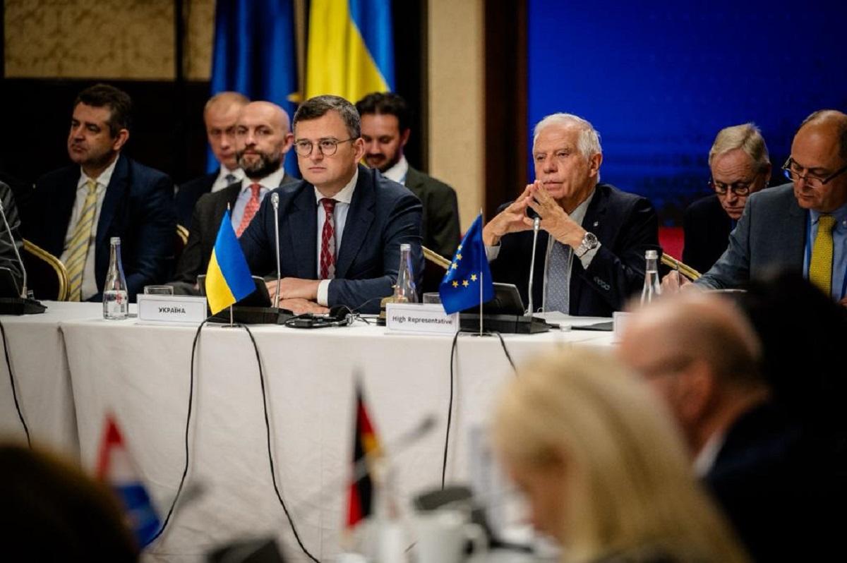 Дмитрий Кулеба убежден, что передача Украине российских активов облегчит всем жизнь / фото mfa.gov.ua Дмитрий Кулеба убежден, что передача Украине российских активов облегчит всем жизнь / фото mfa.gov.ua