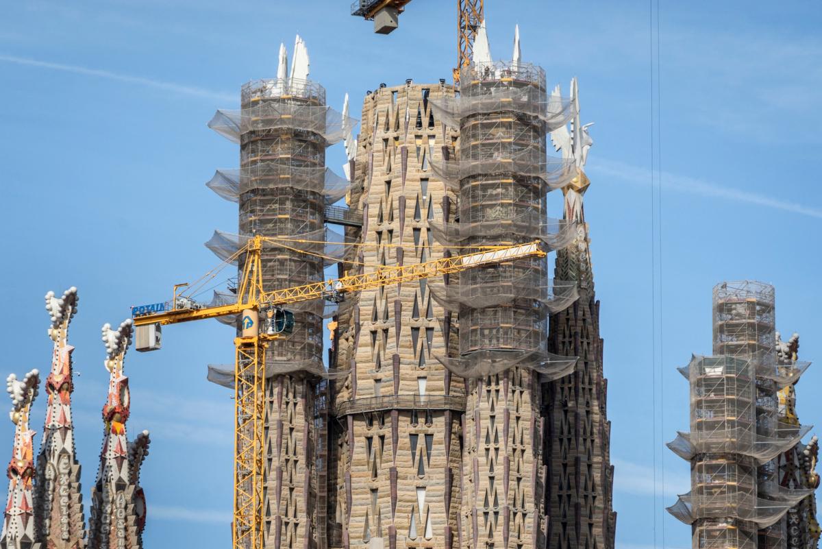 Четыре башни евангелистов базилики Саграда Фамилия закончены / фото facebook.com/BasilicadelaSagradaFamilia Четыре башни евангелистов базилики Саграда Фамилия закончены / фото facebook.com/BasilicadelaSagradaFamilia