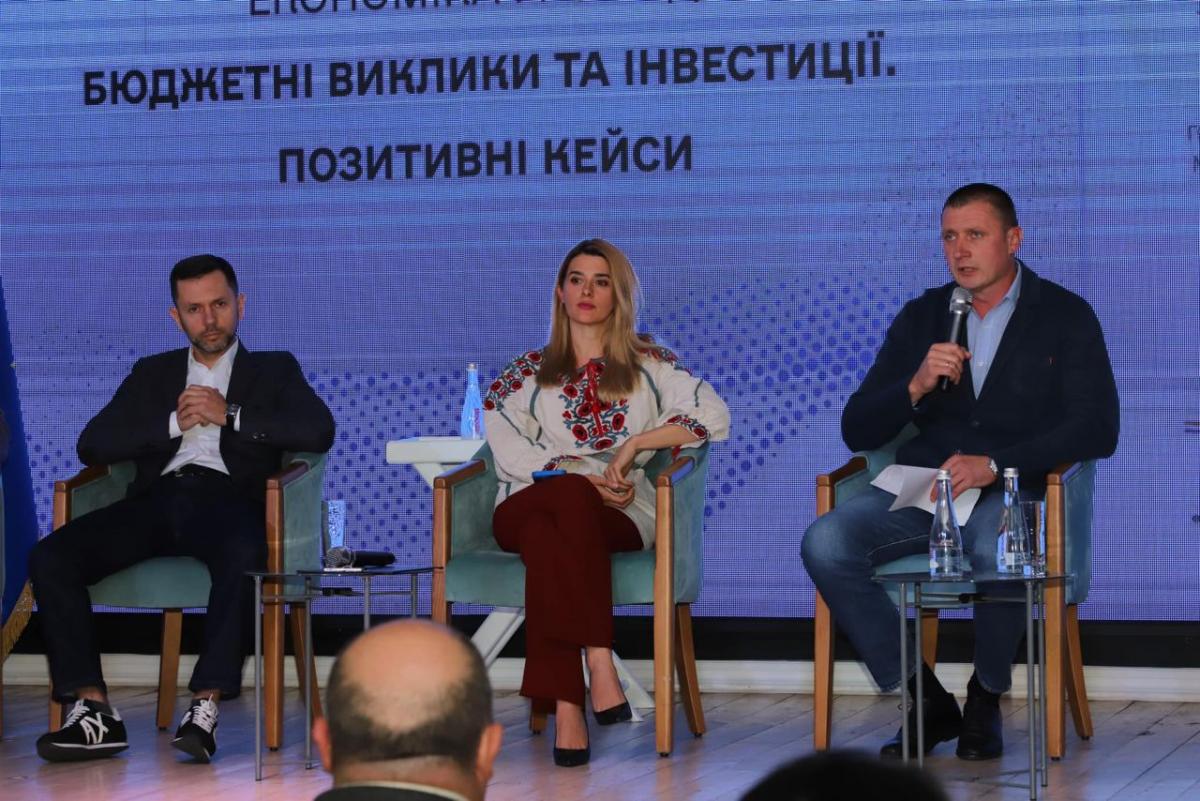 Віктор Ющенко взяв участь в економічному форумі громад Віктор Ющенко взяв участь в економічному форумі громад