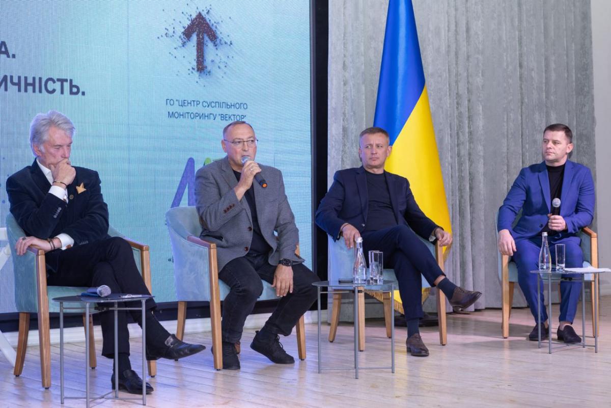 Віктор Ющенко взяв участь в економічному форумі громад Віктор Ющенко взяв участь в економічному форумі громад