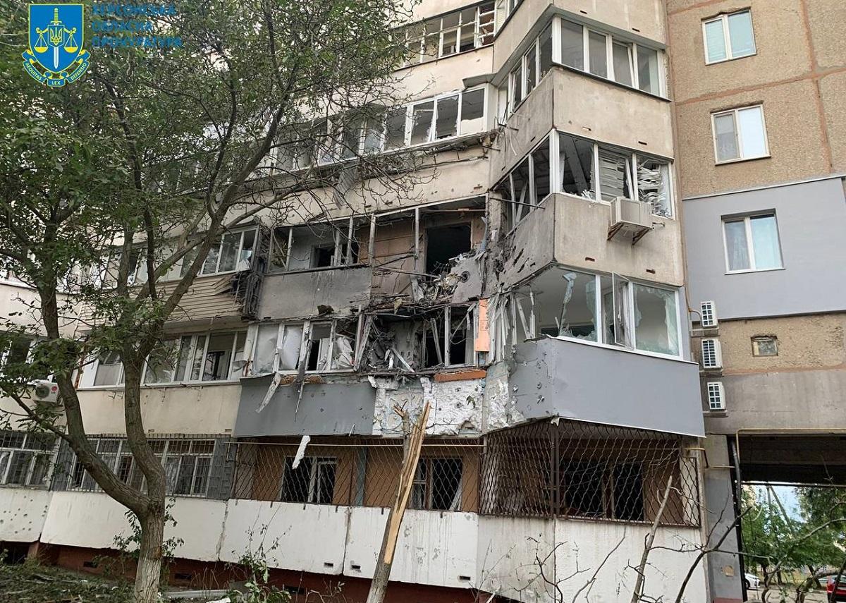 Окупанти вдарили по Херсону / фото Херсонська облпрокуратура Окупанти вдарили по Херсону / фото Херсонська облпрокуратура