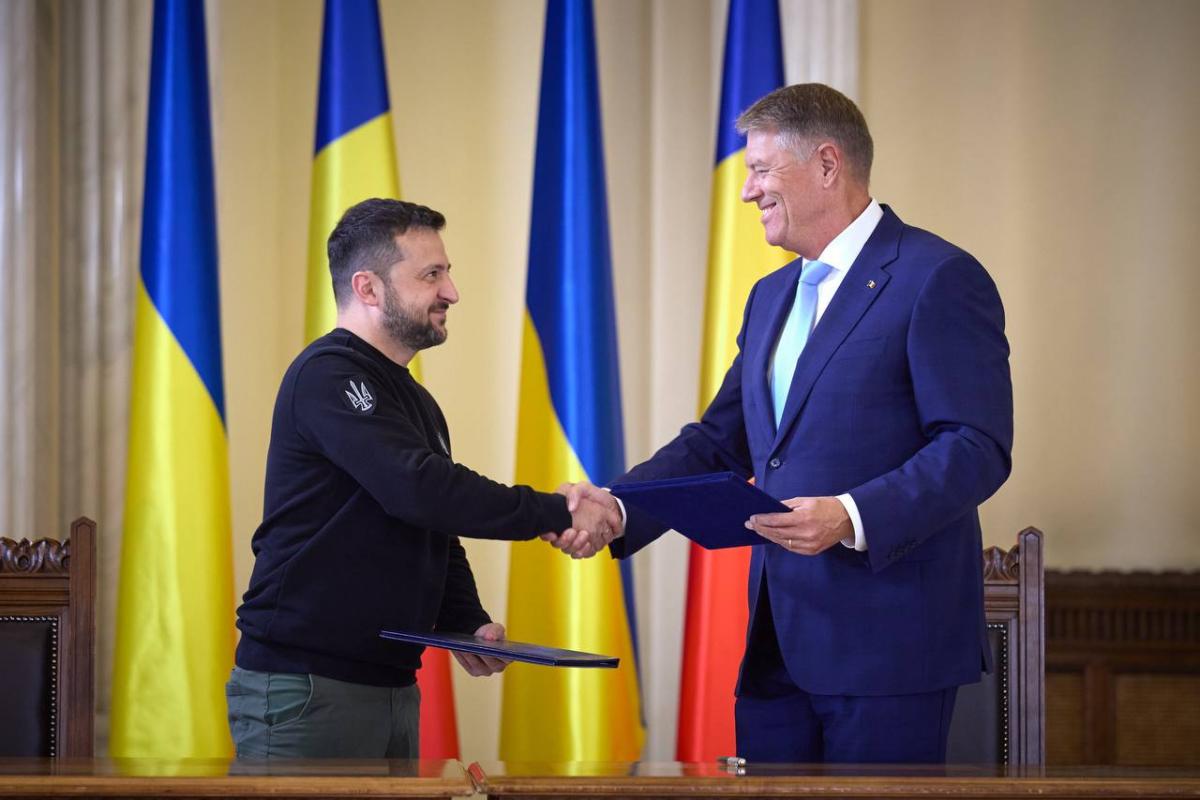 Зеленский подписал с Йоханнисом двустороннюю декларацию / фото офис президента Зеленский подписал с Йоханнисом двустороннюю декларацию / фото офис президента