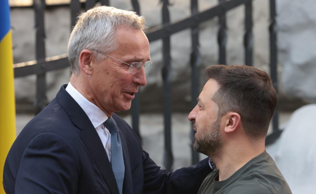 Зеленський прибув до штаб-квартири НАТО у Брюсселі Зеленський прибув до штаб-квартири НАТО у Брюсселі