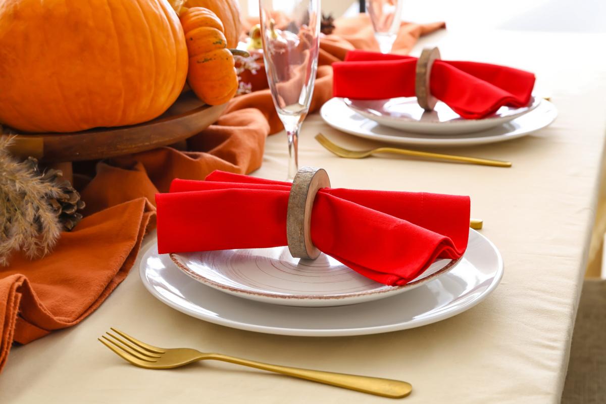 Люди, які прибирають за собою в ресторані, роблять це аж ніяк не з ввічливості