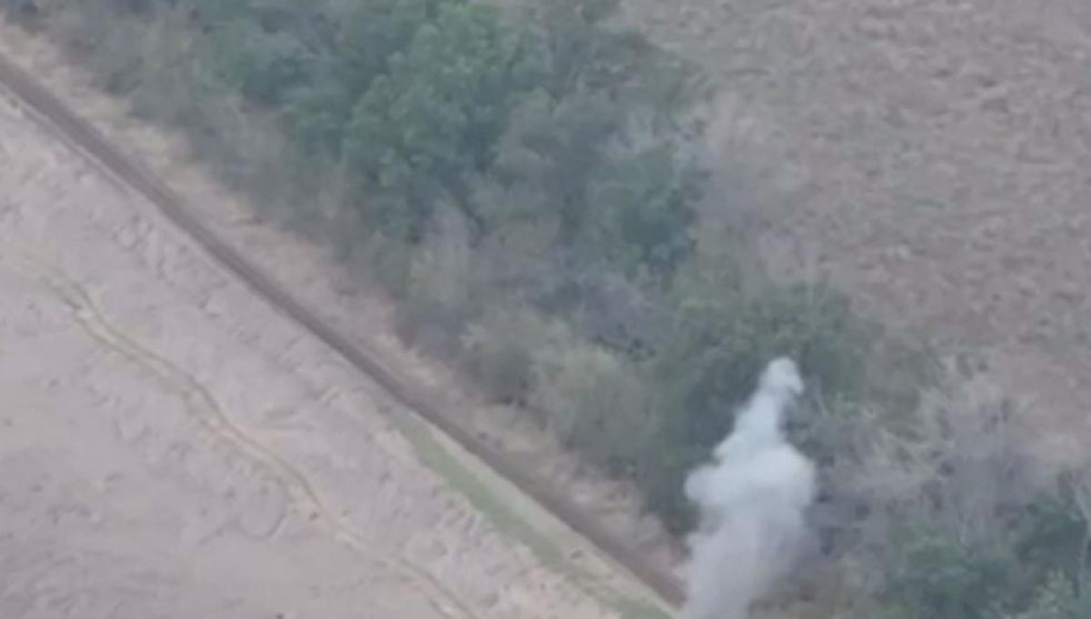 На відео потрапив момент знищення гармати / Скриншот з відео На відео потрапив момент знищення гармати / Скриншот з відео
