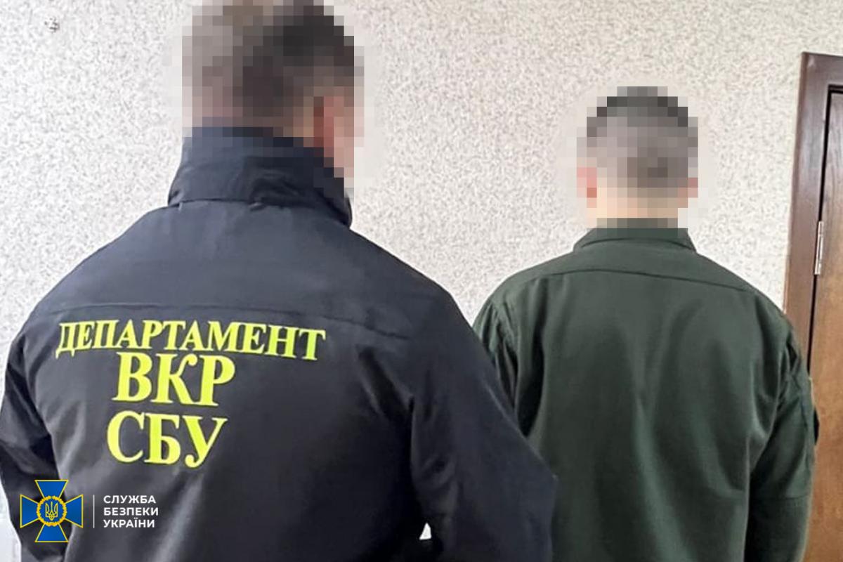 СБУ задержала предателя на территории одной из воинских частей Нацгвардии / фото СБУ СБУ задержала предателя на территории одной из воинских частей Нацгвардии / фото СБУ