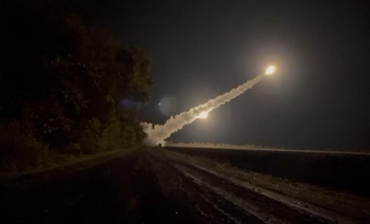 Залужний показав перші пуски ракет ATACMS в Україні (відео)