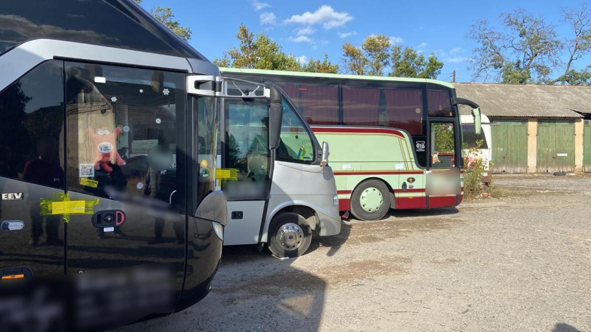 Перевізник допомагав ухилянтам виїхати до Румунії та Молдови / фото Нацполіції Перевізник допомагав ухилянтам виїхати до Румунії та Молдови / фото Нацполіції