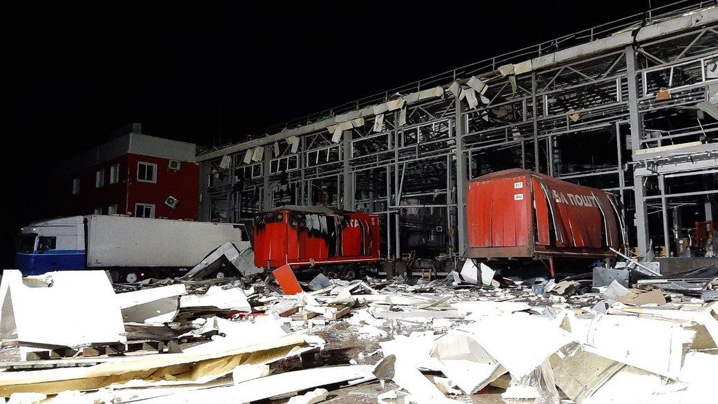 Окупанти вдарили по терміналу пошти на Харківщині ракетами С-300 / фото Суспільне Харків Окупанти вдарили по терміналу пошти на Харківщині ракетами С-300 / фото Суспільне Харків