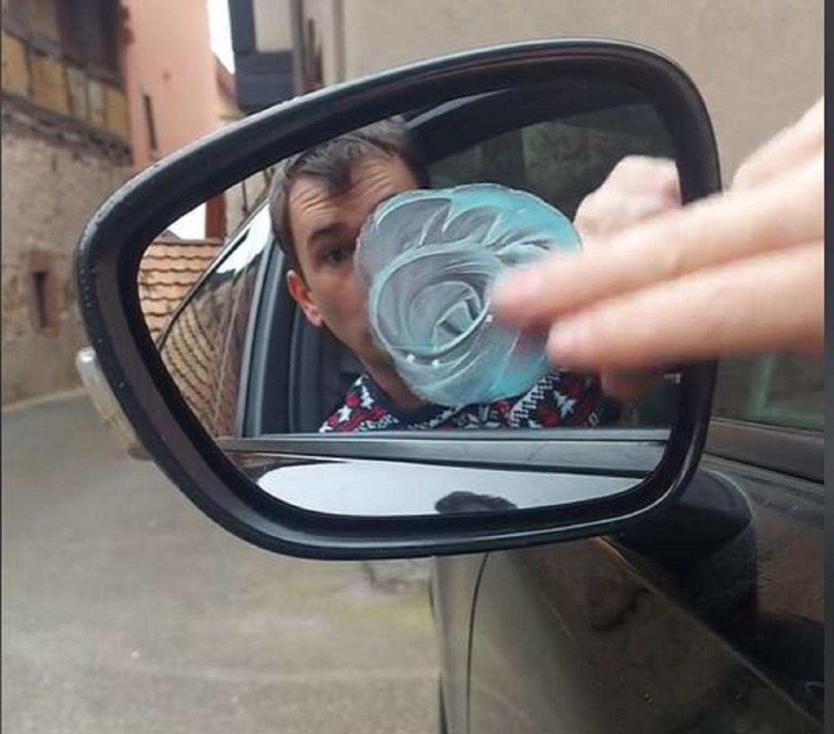Автомобильный эксперт раскрыл секрет чистых зеркал / Скриншот з відео Автомобильный эксперт раскрыл секрет чистых зеркал / Скриншот з відео