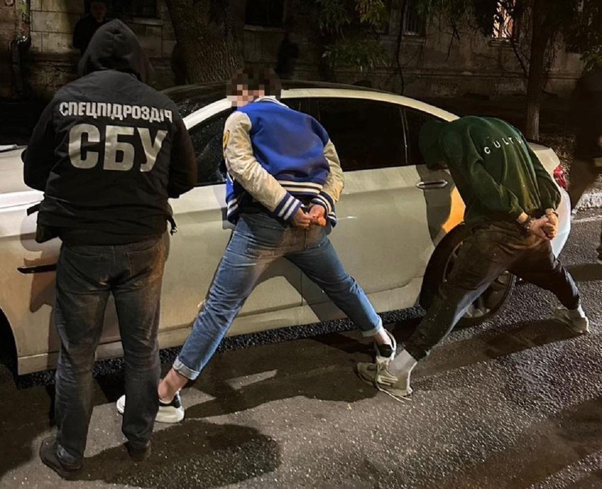 Бандиты держали в страхе предпринимателей и терроризировали одесситов / фото СБУ Бандиты держали в страхе предпринимателей и терроризировали одесситов / фото СБУ