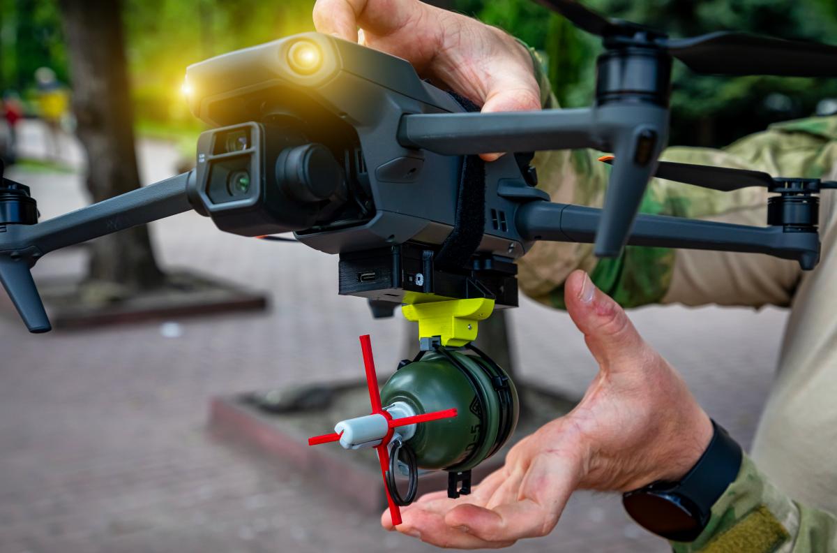 FPV-дроны используют для сброса боеприпасов / фото ua.depositphotos.com
