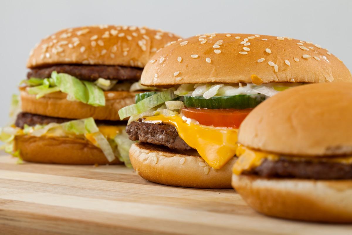 Какой лук кладут в сочные бургеры от McDonald's - свежий или нет, многие из нас даже не догадываются / ua.depositphotos.com
