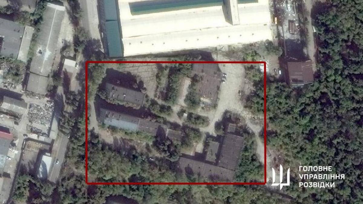 У Донецьку розвідники знищили склад озброєнь окупантів У Донецьку розвідники знищили склад озброєнь окупантів