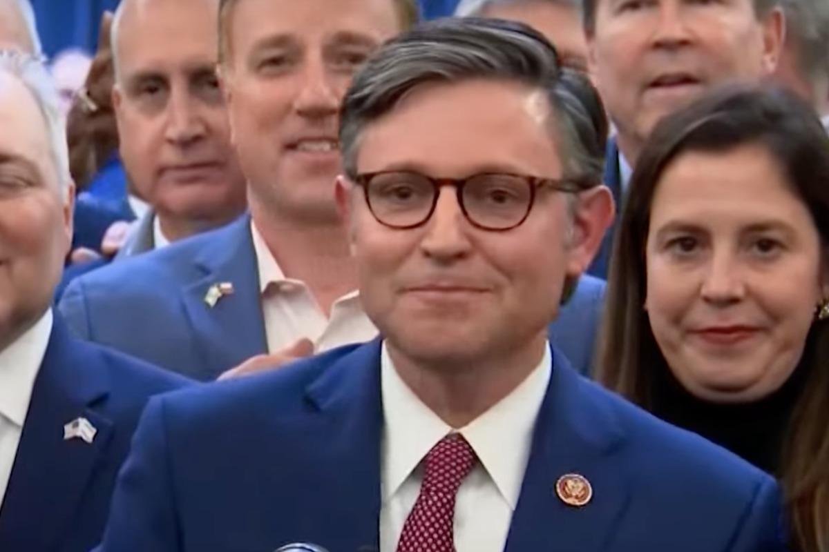 Майк Джонсон сообщил республиканцам, что не пойдет на компромисс с президентом США Байденом / скриншот Майк Джонсон сообщил республиканцам, что не пойдет на компромисс с президентом США Байденом / скриншот