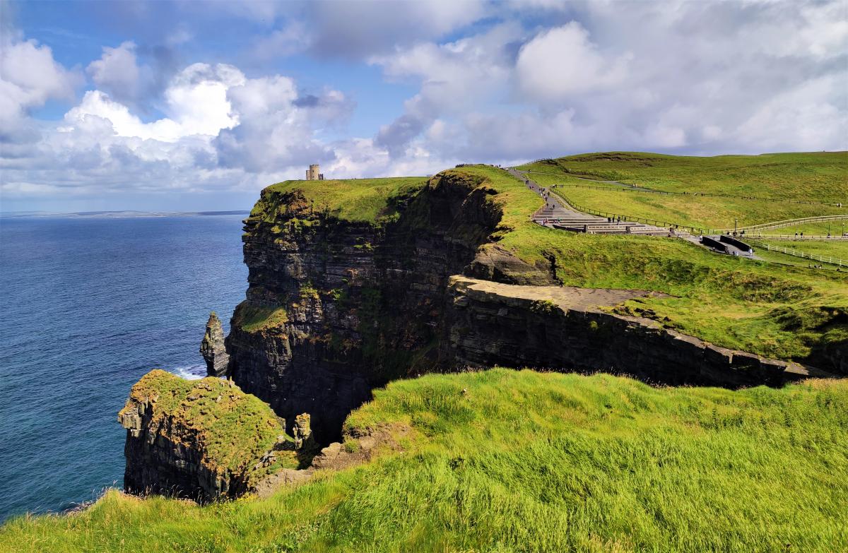 Скалы Мохер являются одной из самых популярных туристических локаций Ирландии / фото Марина Григоренко