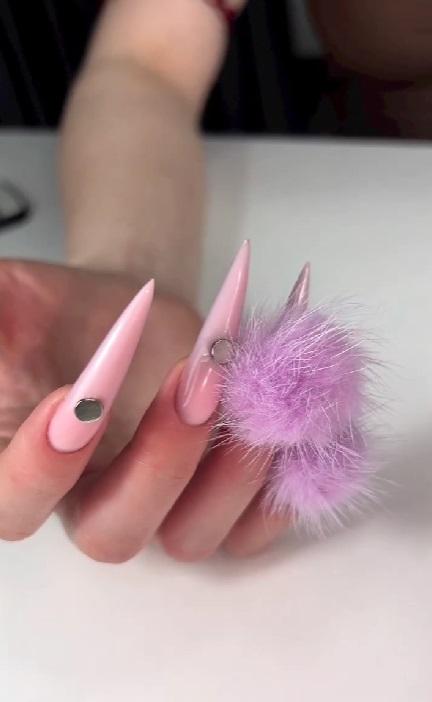 Пушок может быть любого размера / instagram.com/lusiya_nails Пушок может быть любого размера / instagram.com/lusiya_nails