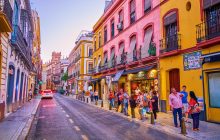 Испанский город решил бороться с непристойными мальчишниками и девичниками