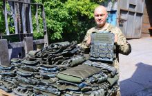Защитники на Донецком направлении получили от "Стального фронта" 500 бронежилетов