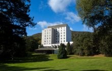 Руководителя роскошного отеля уволили из-за жалоб украинских беженцев: что было не так