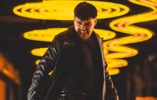 Участник "Евровидения-2023" швырнул флаг и обиделся на украинцев: "Почему я должен извиняться?"